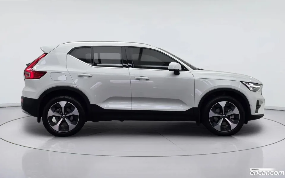 Volvo XC40 B4 2025 — миниатюра 4