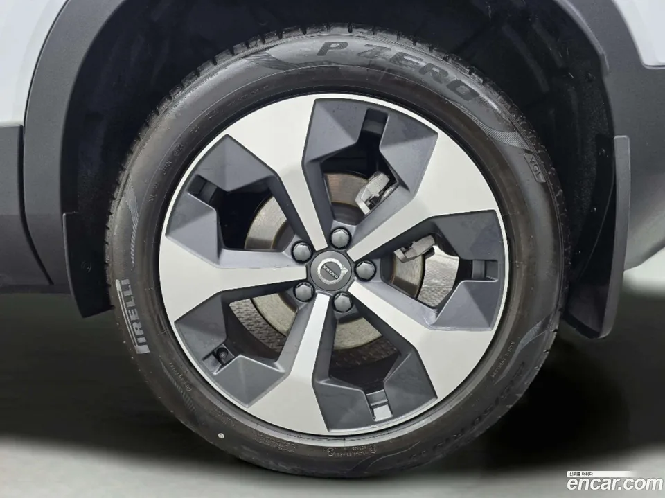 Volvo XC40 B4 2025 — миниатюра 5