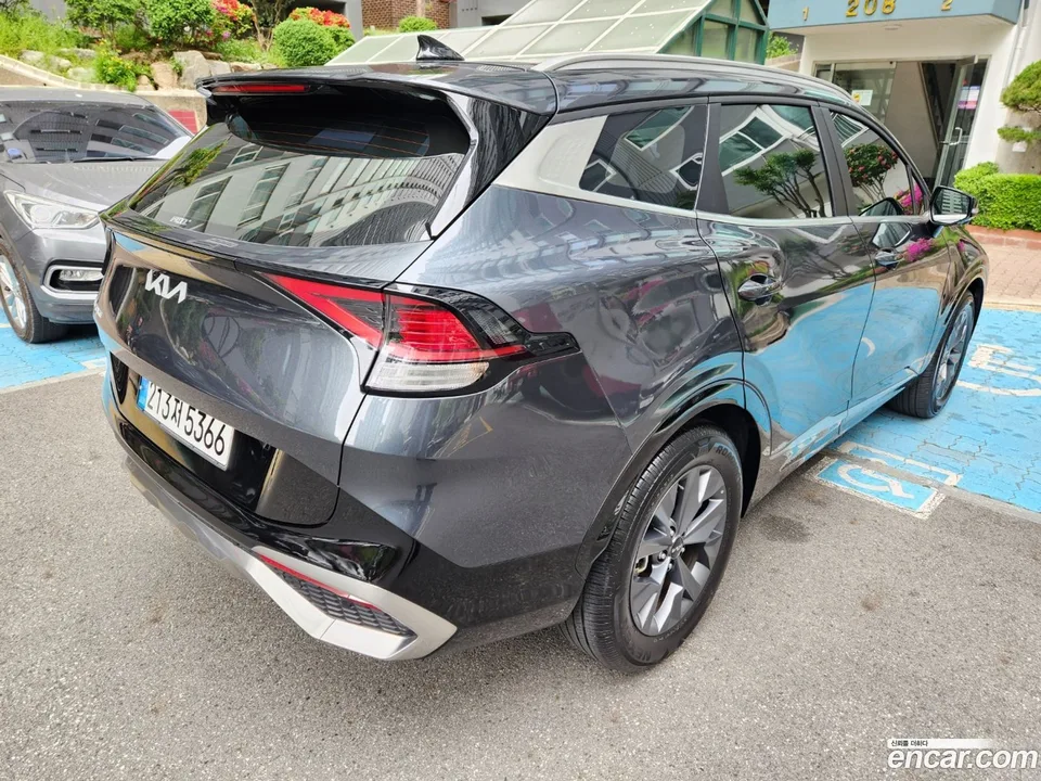 Kia Sportage 1.6 2WD 2023 — миниатюра 5
