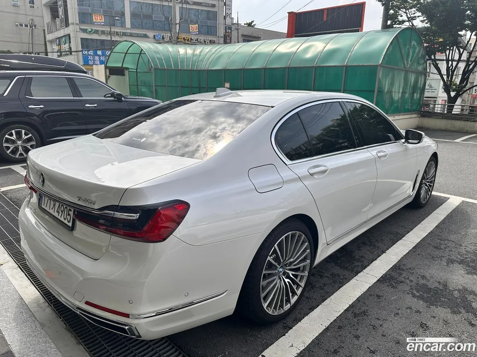 BMW 7 Series 740i 2022 — миниатюра 3