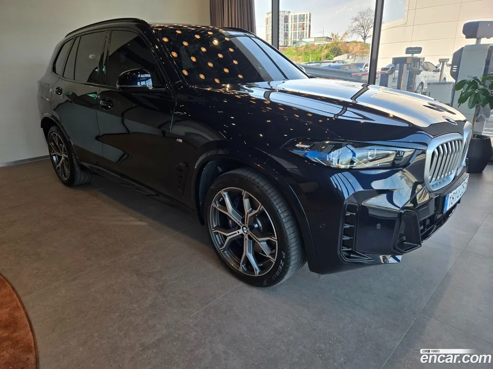 BMW X5 xDrive 30d M 2025 — фото 1, купить с доставкой в Москву