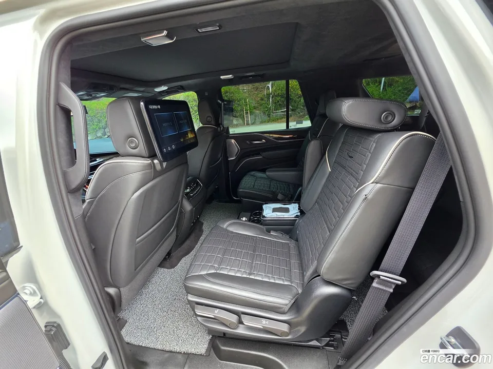 Cadillac Escalade 6.2 2023 — миниатюра 4