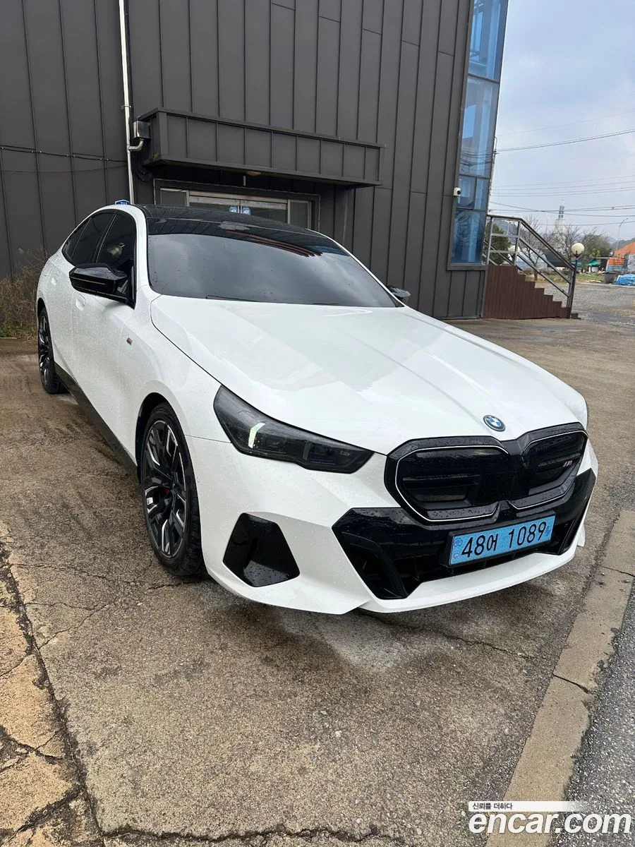 BMW i5 M60 xDrive 2024 — фото 1, купить с доставкой в Москву