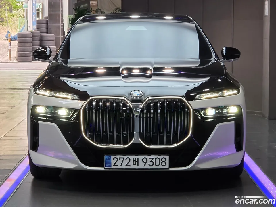 BMW 7 Series 740i sDrive M 2023 — миниатюра 2