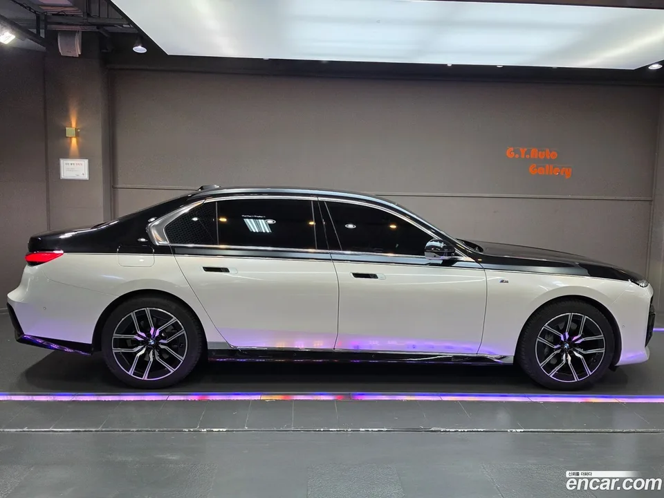BMW 7 Series 740i sDrive M 2023 — миниатюра 5