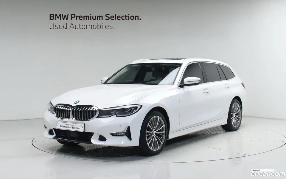 BMW 3 Series 320i 2022 — фото 1, купить с доставкой в Москву