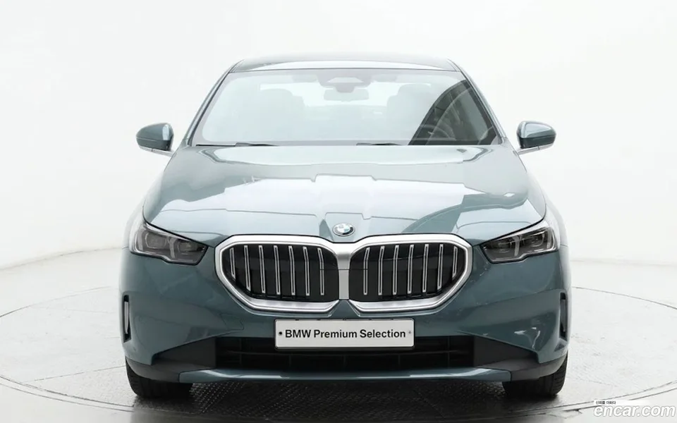 BMW 5 Series 530i xDrive 2025 — миниатюра 3