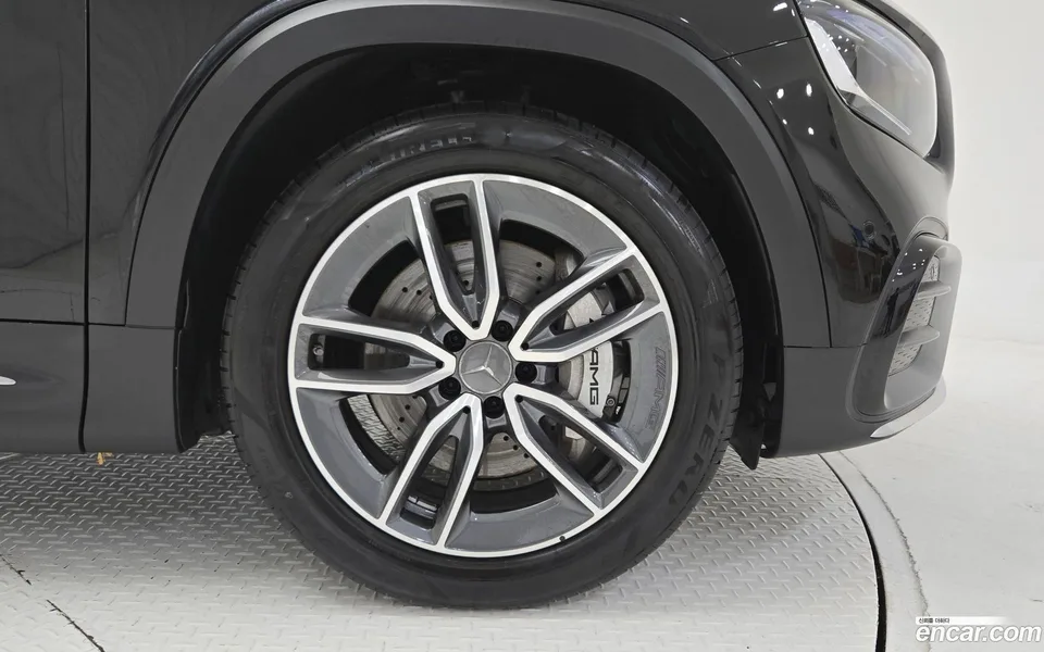 Mercedes-Benz GLB-Class AMG GLB35 4MATIC 2025 — миниатюра 5