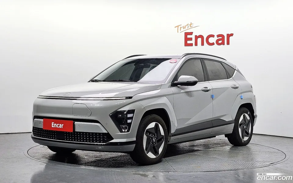 Hyundai Kona Electric 2023 — фото 1, купить с доставкой в Москву