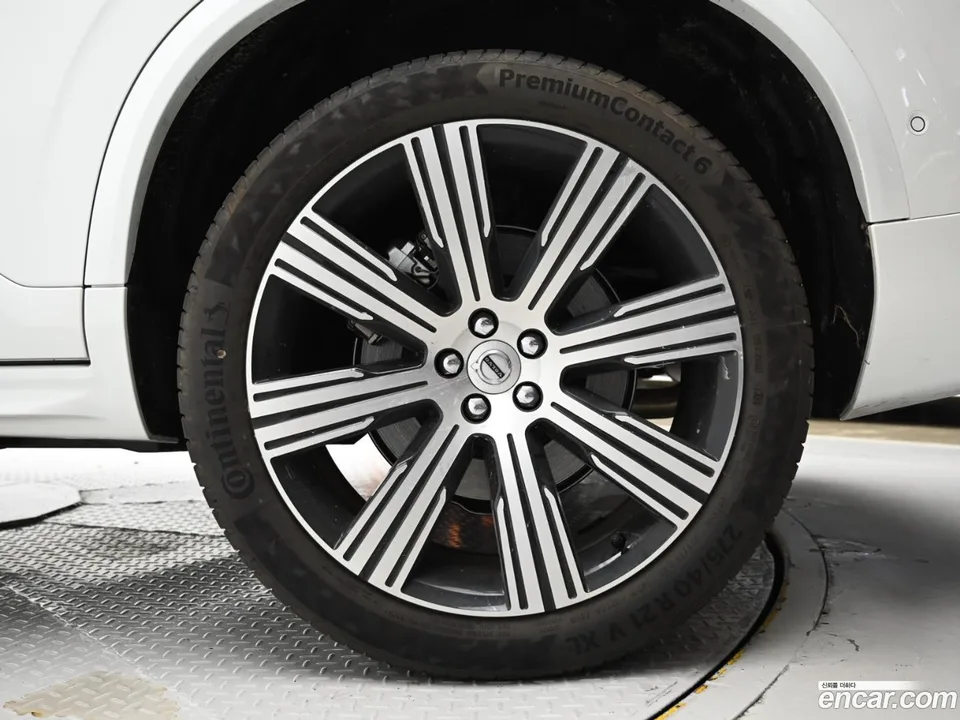 Volvo XC90 B6 2025 — миниатюра 5
