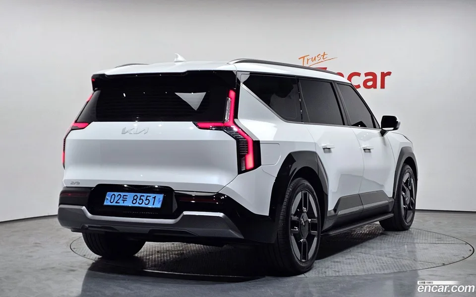 Kia EV9 4WD 2023 — миниатюра 2
