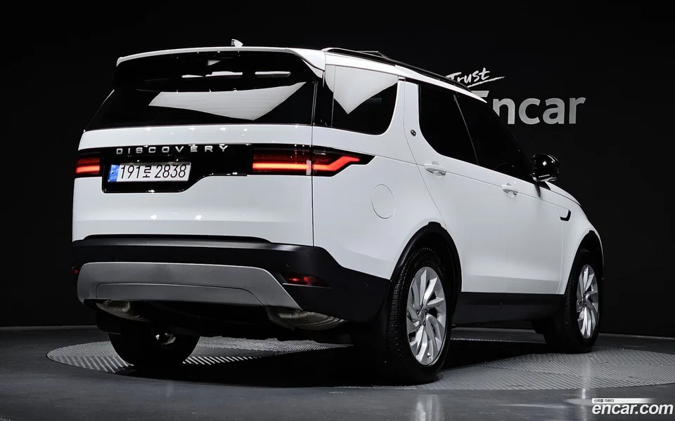 Land Rover Discovery 2.0 P300 S 2025 — миниатюра 2