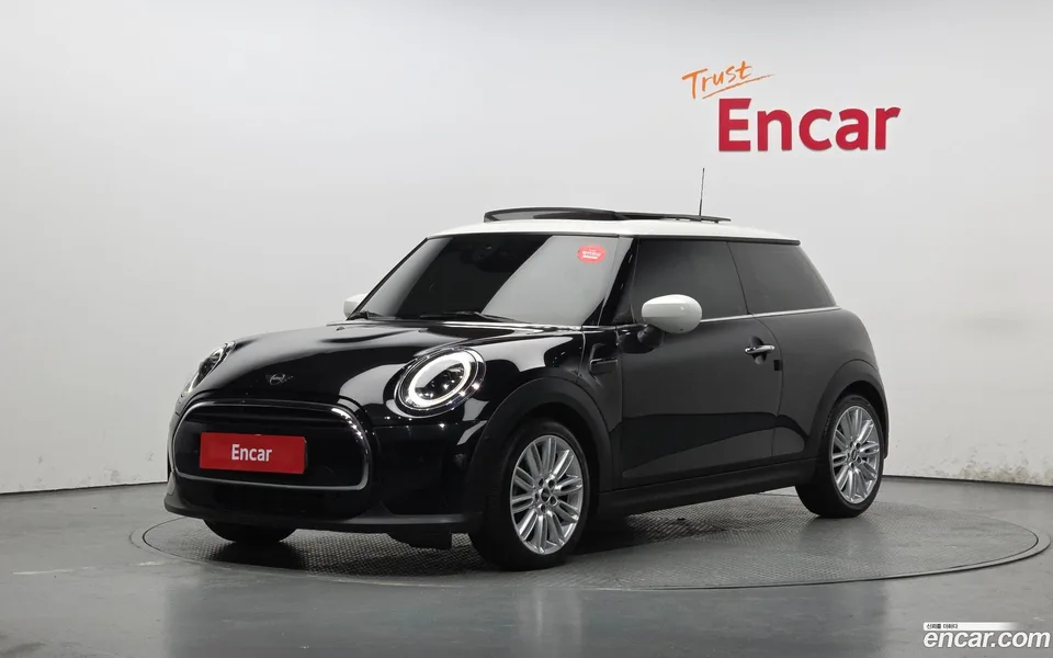 MINI Cooper 2022 — фото 1, купить с доставкой в Москву