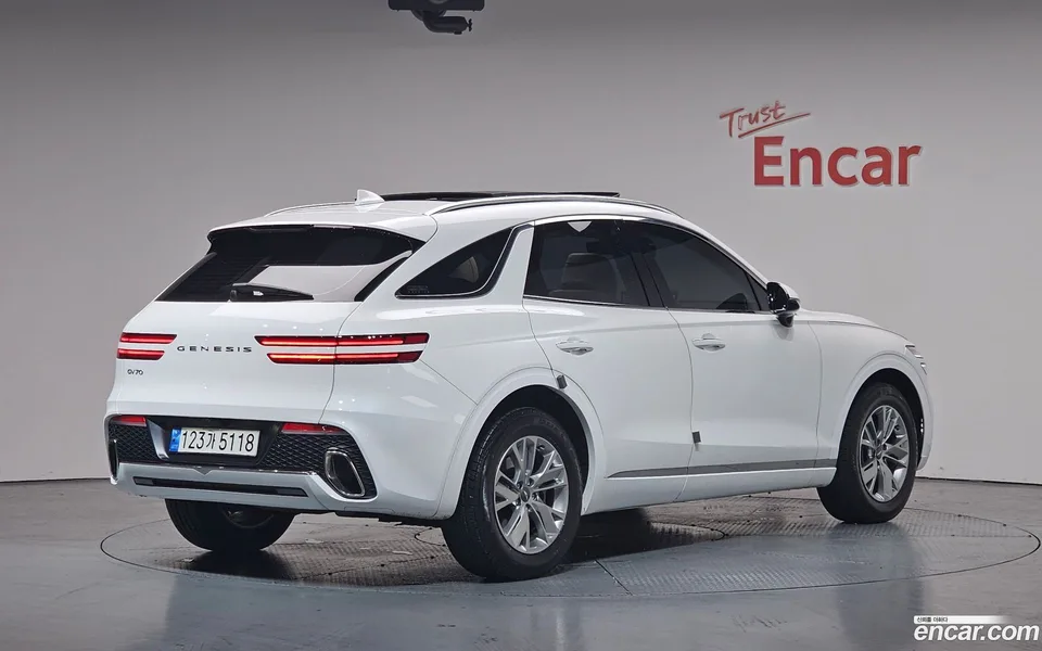Genesis GV70 2.5T 2WD 2022 — миниатюра 2