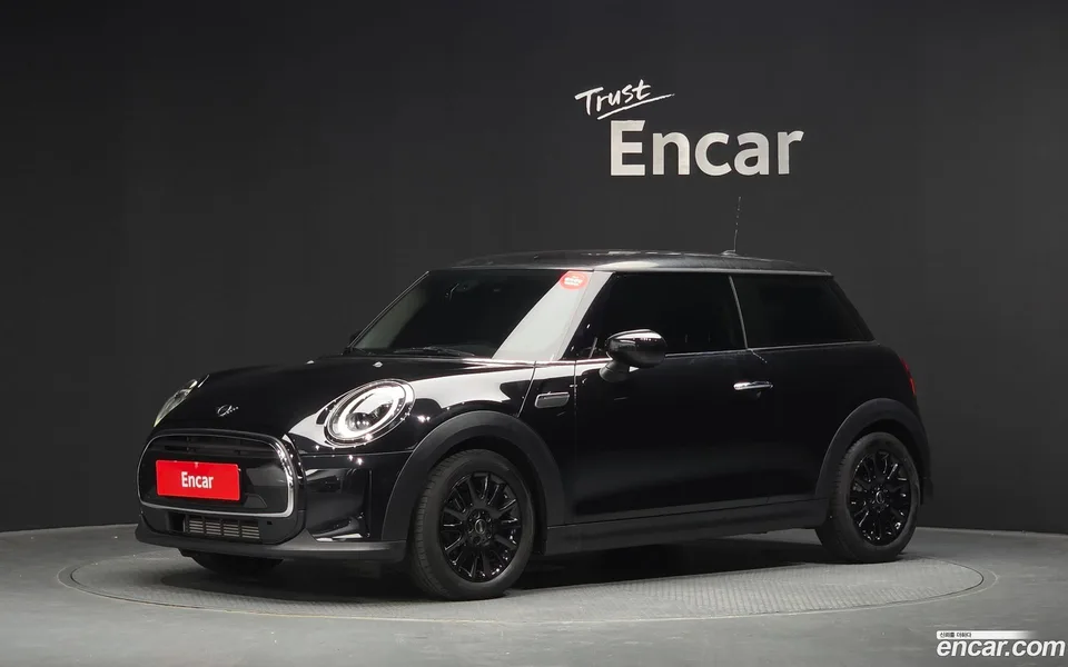 MINI Cooper 2023 — фото 1, купить с доставкой в Москву