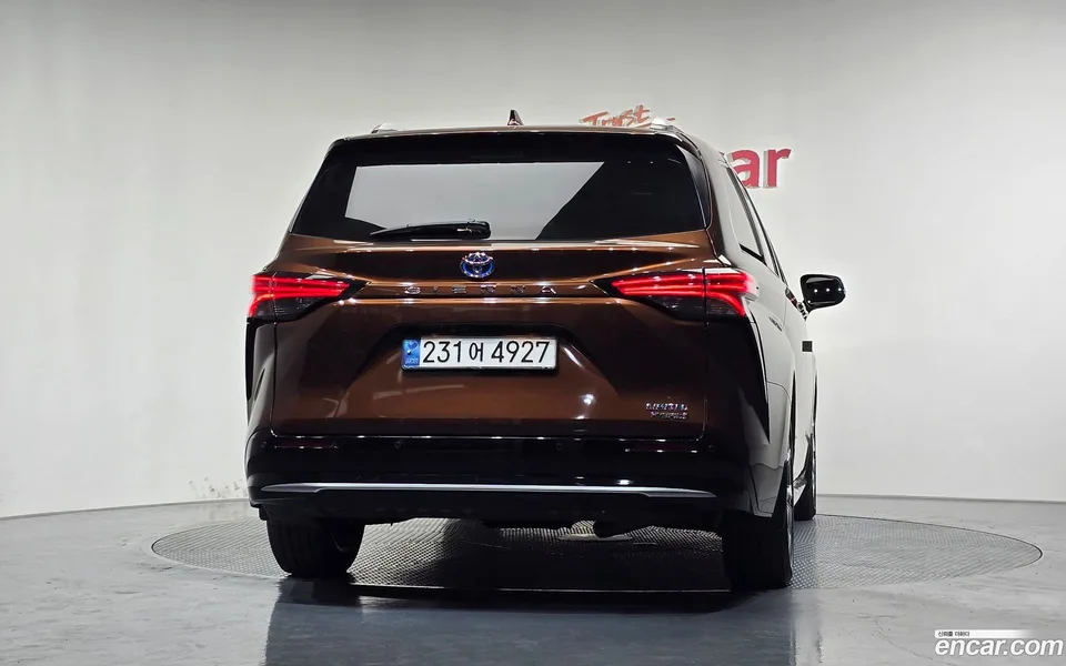 Toyota Sienna 2.5 2WD 2023 — миниатюра 4