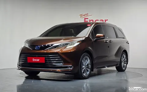 Toyota Sienna 2023 купить в Москве