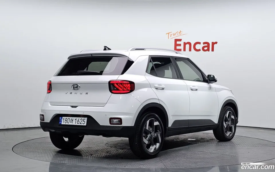 Hyundai Venue 1.6 2023 — миниатюра 2