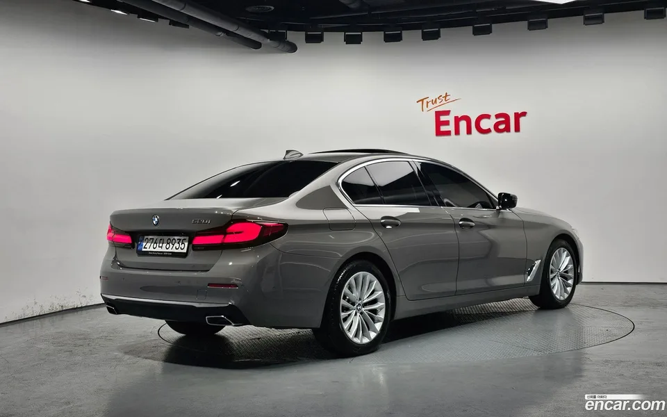 BMW 5 Series 520i 2022 — миниатюра 2