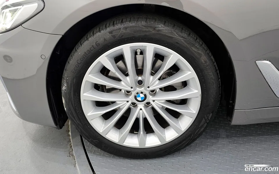 BMW 5 Series 520i 2022 — миниатюра 5