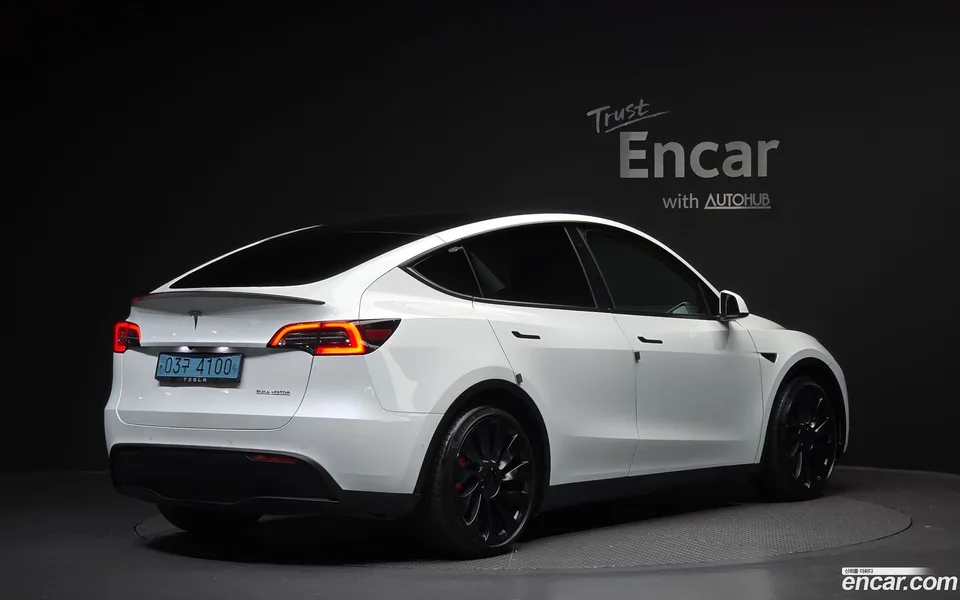 Tesla Model Y AWD 2022 — миниатюра 2