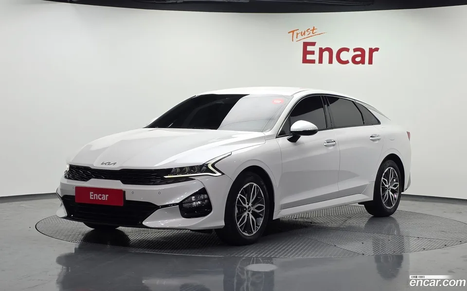Kia K5 2.0 2023 — фото 1, купить с доставкой в Москву