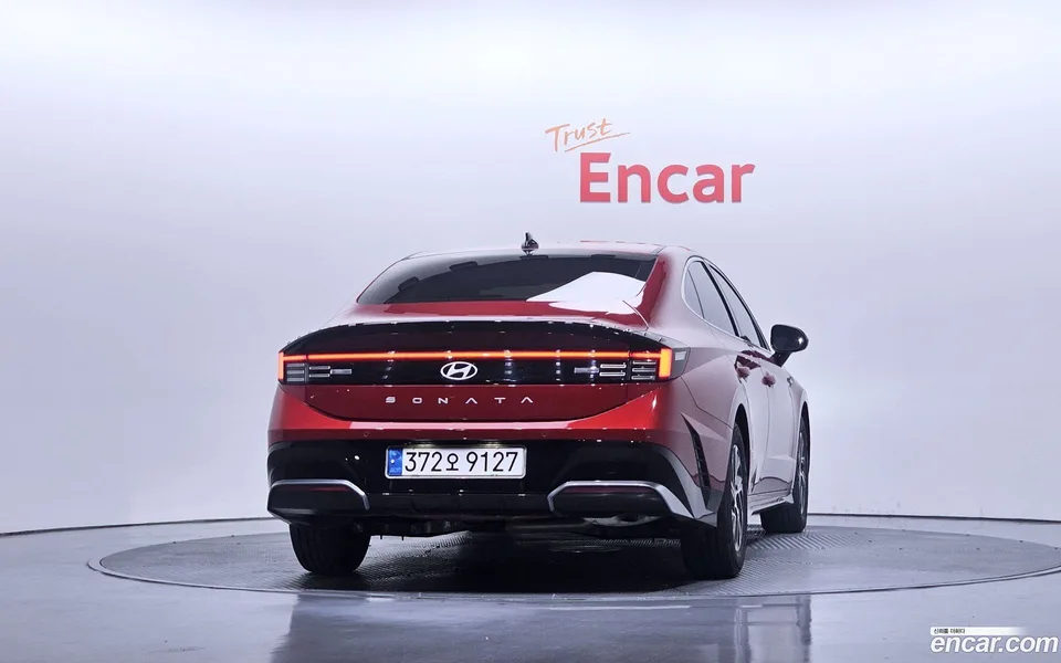 Hyundai Sonata The Edge Hybrid 2023 — миниатюра 4