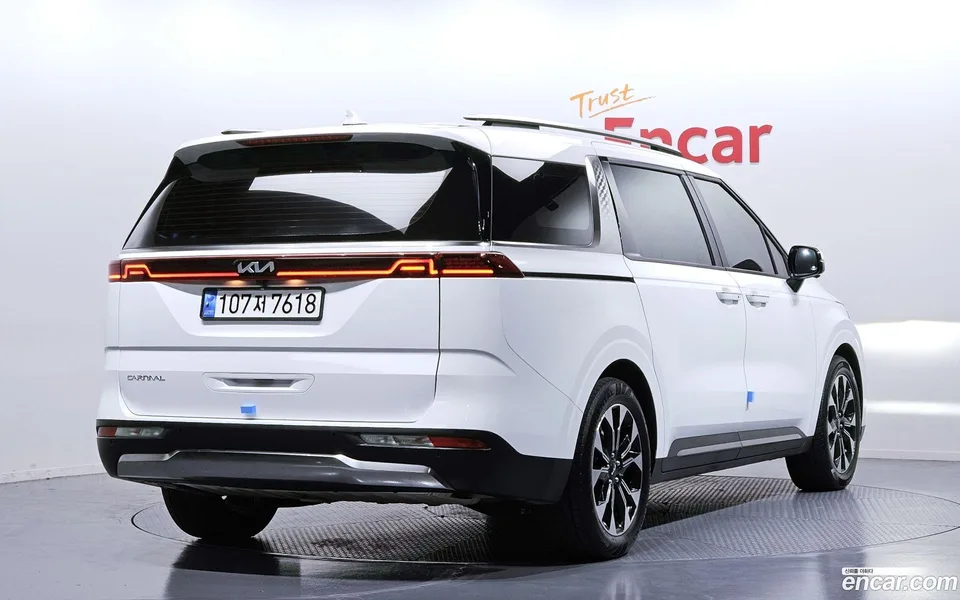 Kia Carnival 7 2023 — миниатюра 2