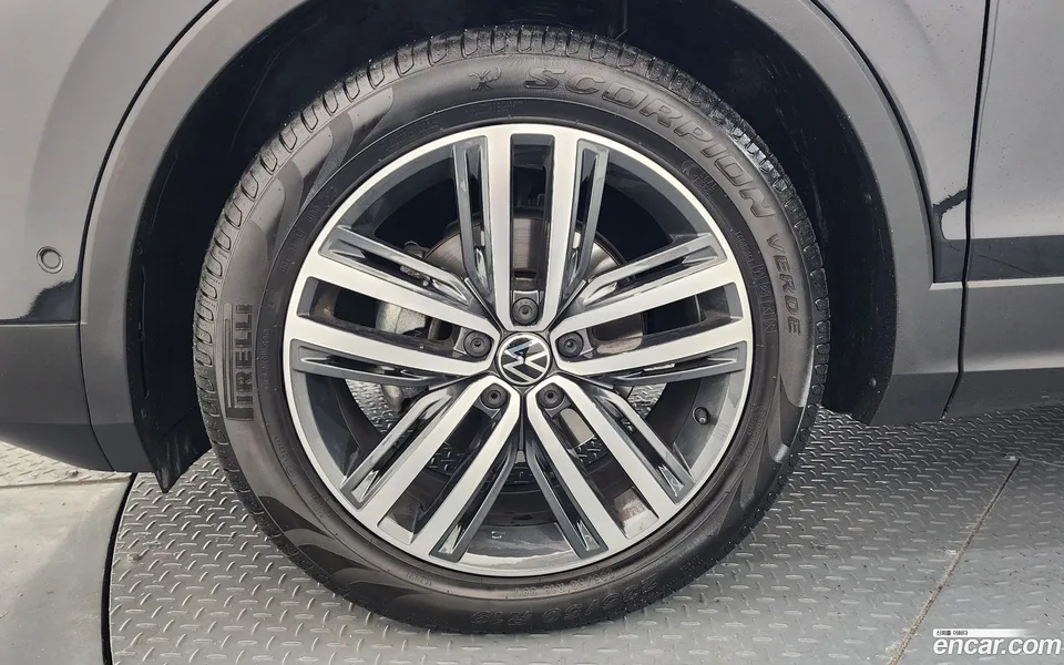 Volkswagen Tiguan 2.0 TDI 2023 — миниатюра 5
