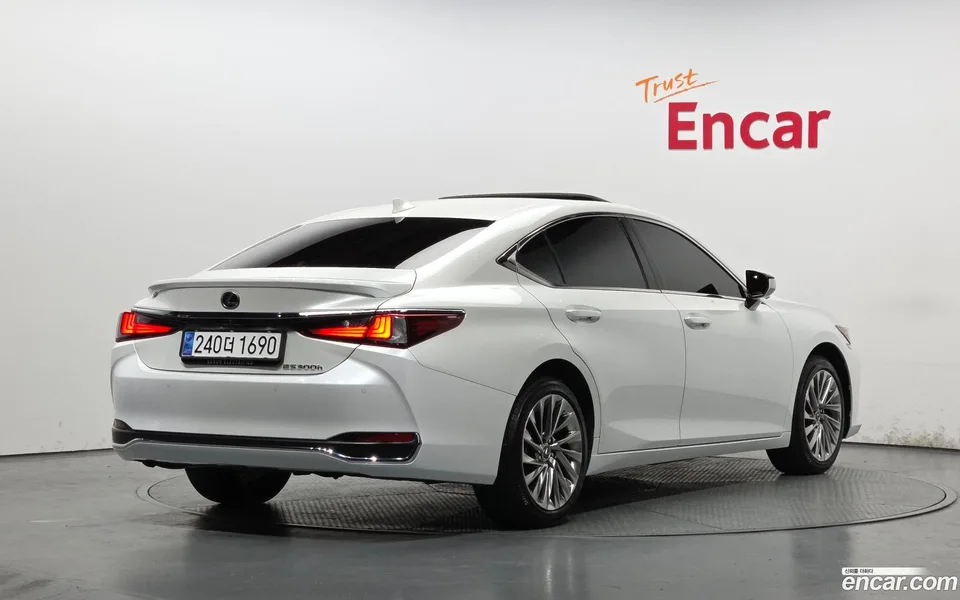 Lexus ES 300h 2024 — миниатюра 2