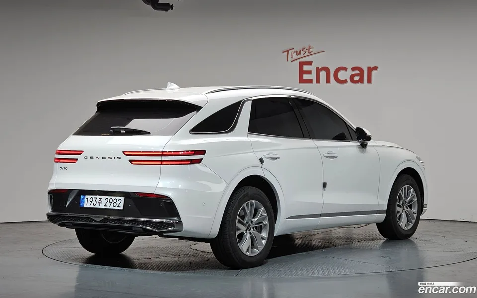 Genesis GV70 2.5T 2WD 2025 — миниатюра 2