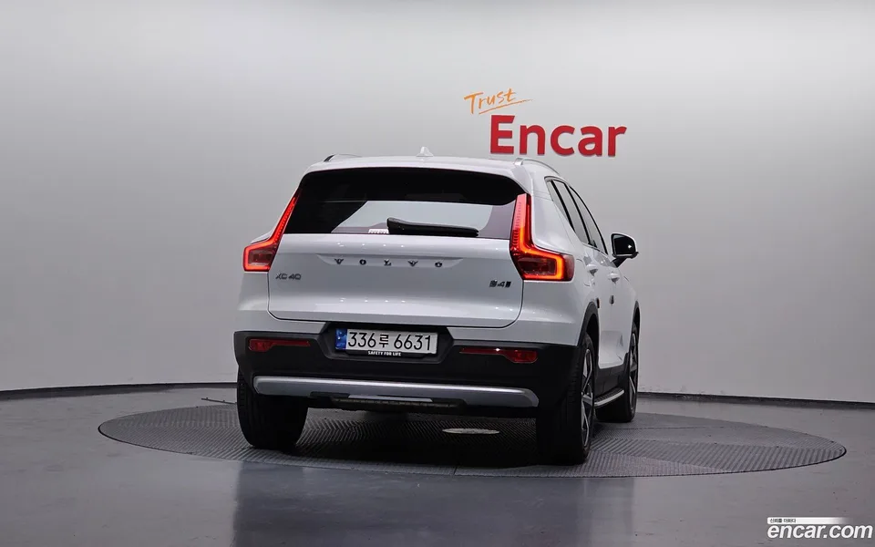 Volvo XC40 B4 2023 — миниатюра 4