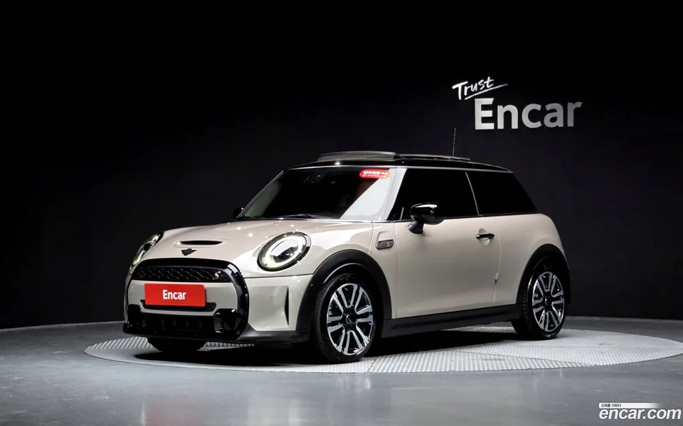 MINI Cooper S 2023 — фото 1, купить с доставкой в Москву
