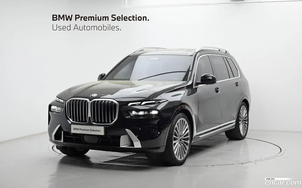 BMW X7 xDrive 40i 7 2025 — фото 1, купить с доставкой в Москву