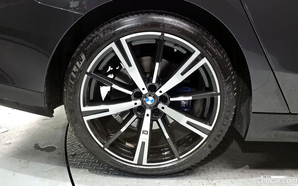 BMW 5 Series 530i xDrive M 2024 — миниатюра 5