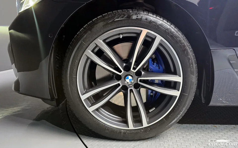 BMW 6 Series GT 620d xDrive M 2023 — миниатюра 5