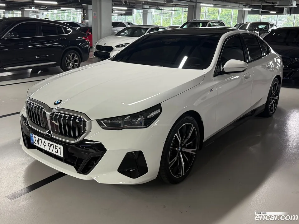 BMW 5 Series 530i xDrive M 2025 — миниатюра 2