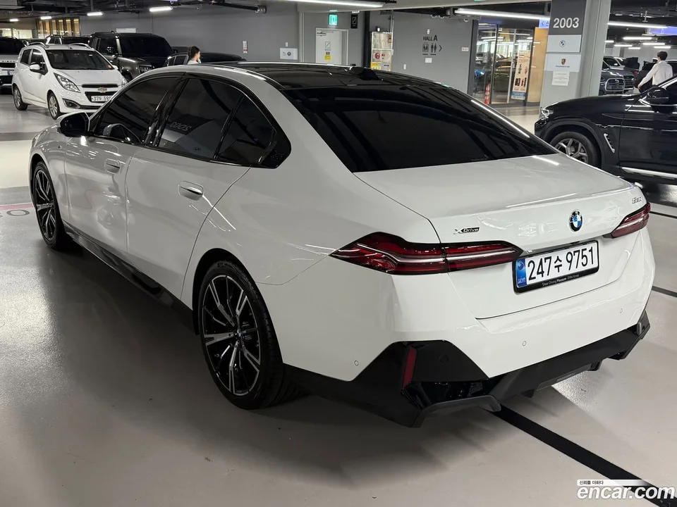 BMW 5 Series 530i xDrive M 2025 — миниатюра 4