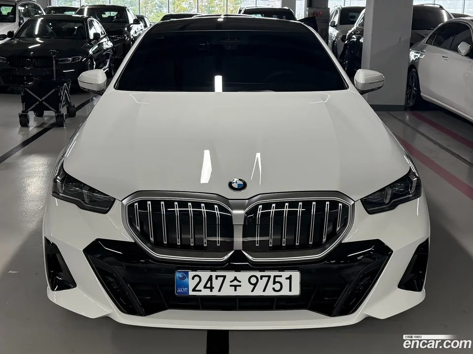 BMW 5 Series 530i xDrive M 2025 — фото 1, купить с доставкой в Москву