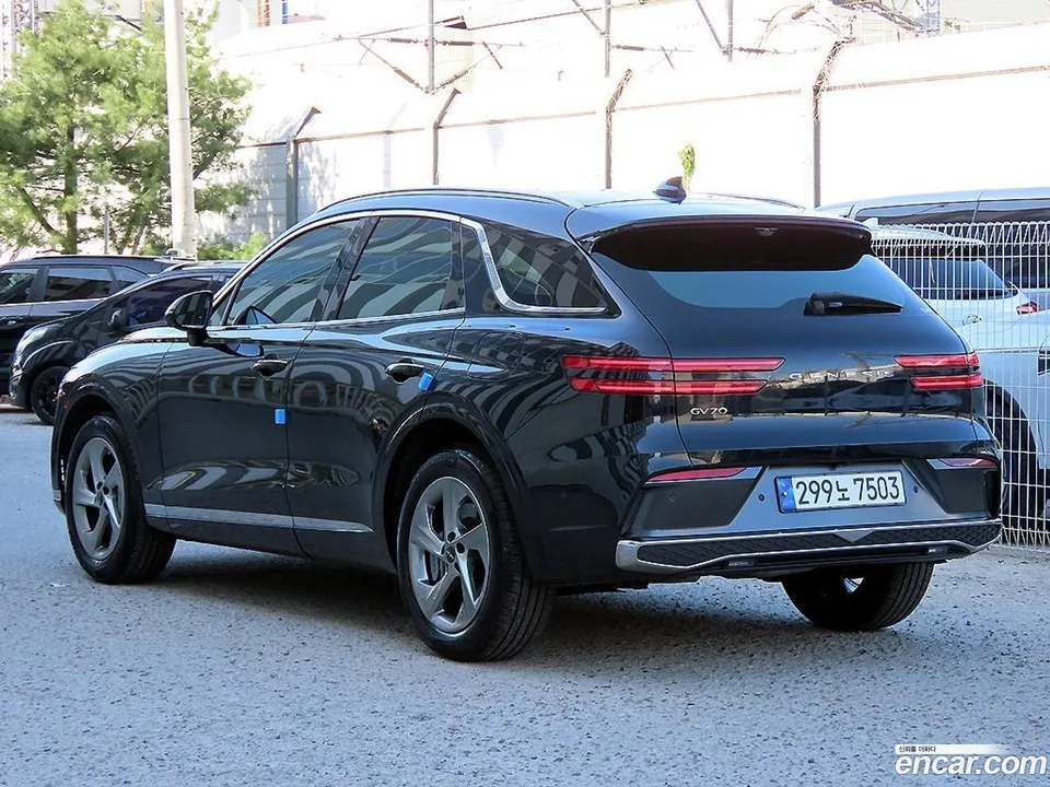 Genesis GV70 2.5T 2WD 2024 — миниатюра 3