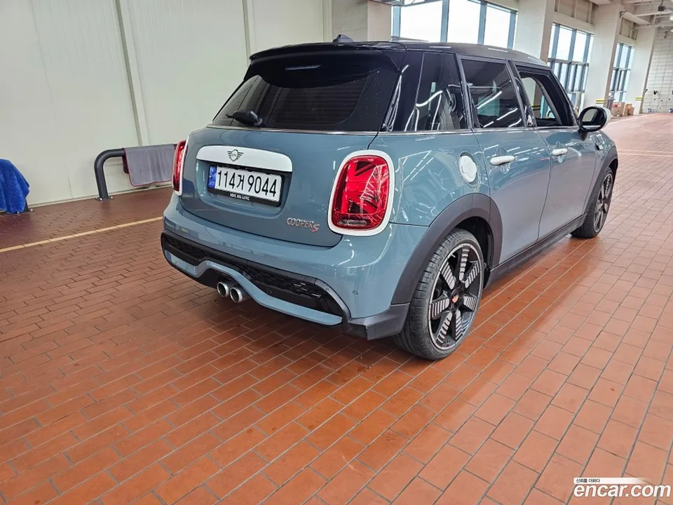 MINI Cooper S 5 2023 — миниатюра 2