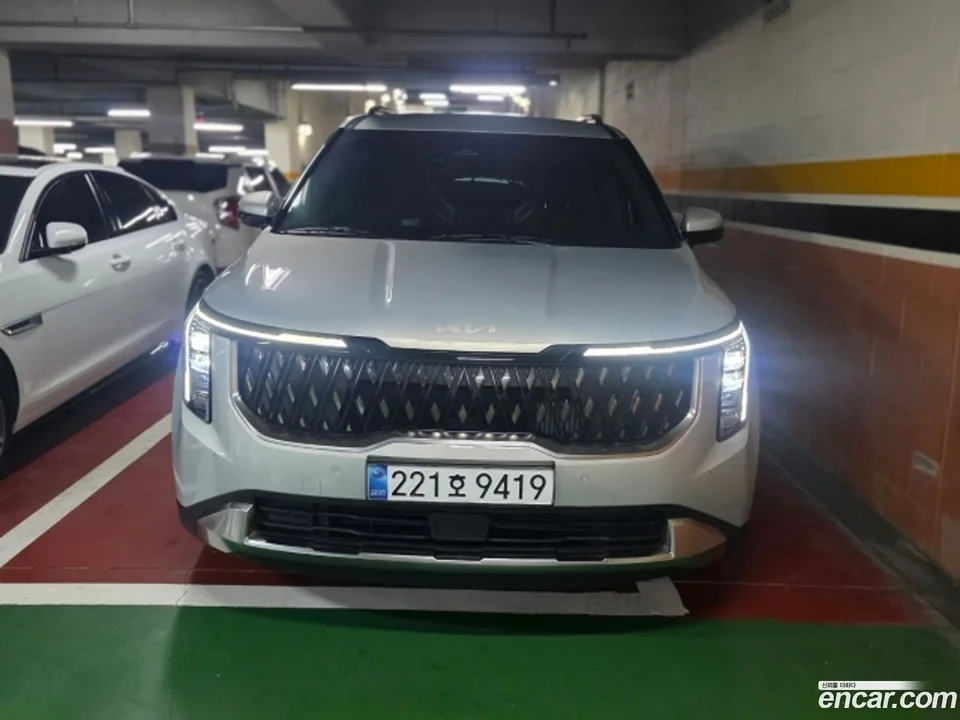Kia Carnival HEV 9 2024 — фото 1, купить с доставкой в Москву
