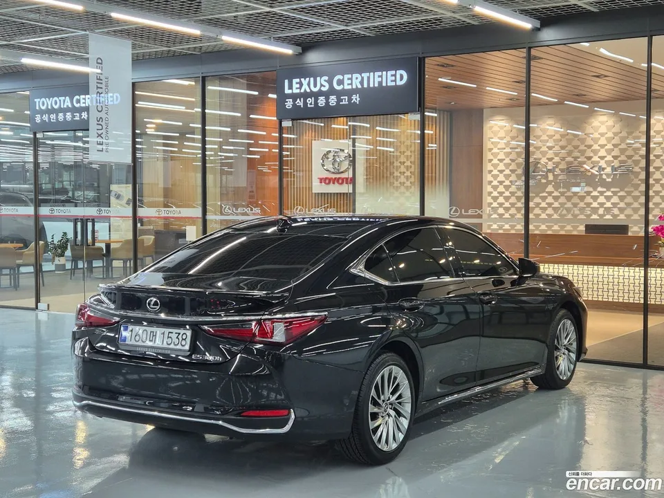 Lexus ES 300h 2025 — миниатюра 2