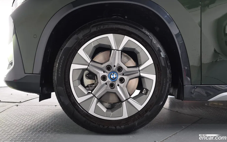BMW iX1 xDrive 30 xLine 2024 — миниатюра 5