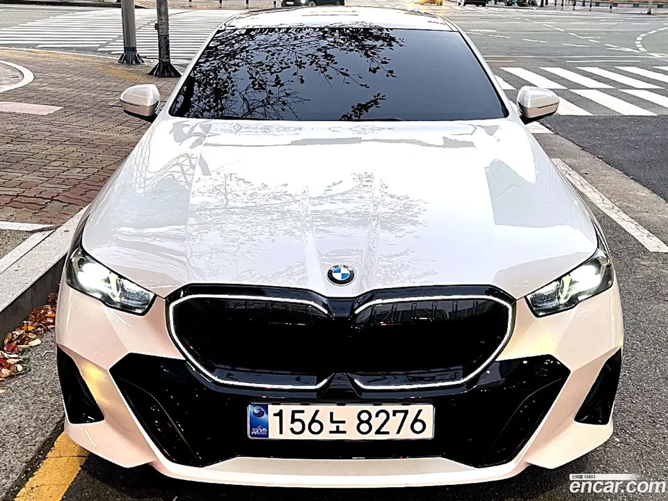 BMW 5 Series 530i xDrive M 2025 — фото 1, купить с доставкой в Москву