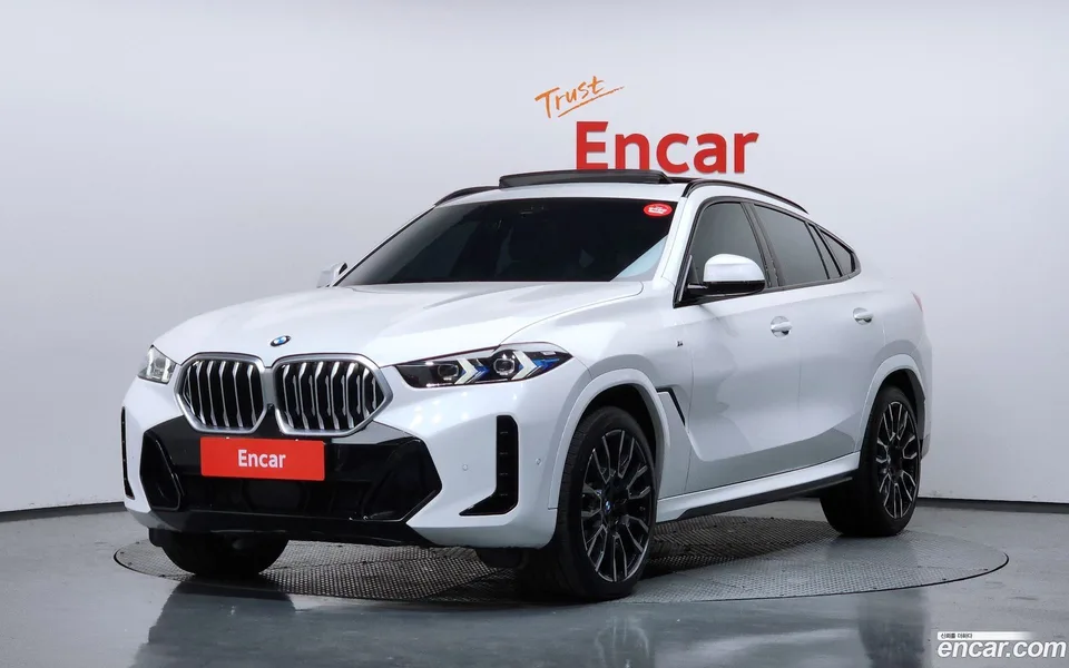 BMW X6 xDrive40i M 2023 — фото 1, купить с доставкой в Москву