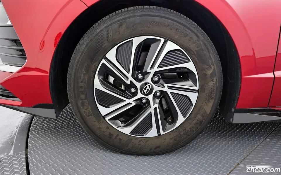 Hyundai Sonata The Edge Hybrid 2023 — миниатюра 5