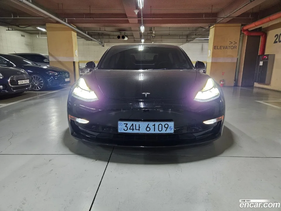 Tesla Model 3 AWD 2022 — миниатюра 3