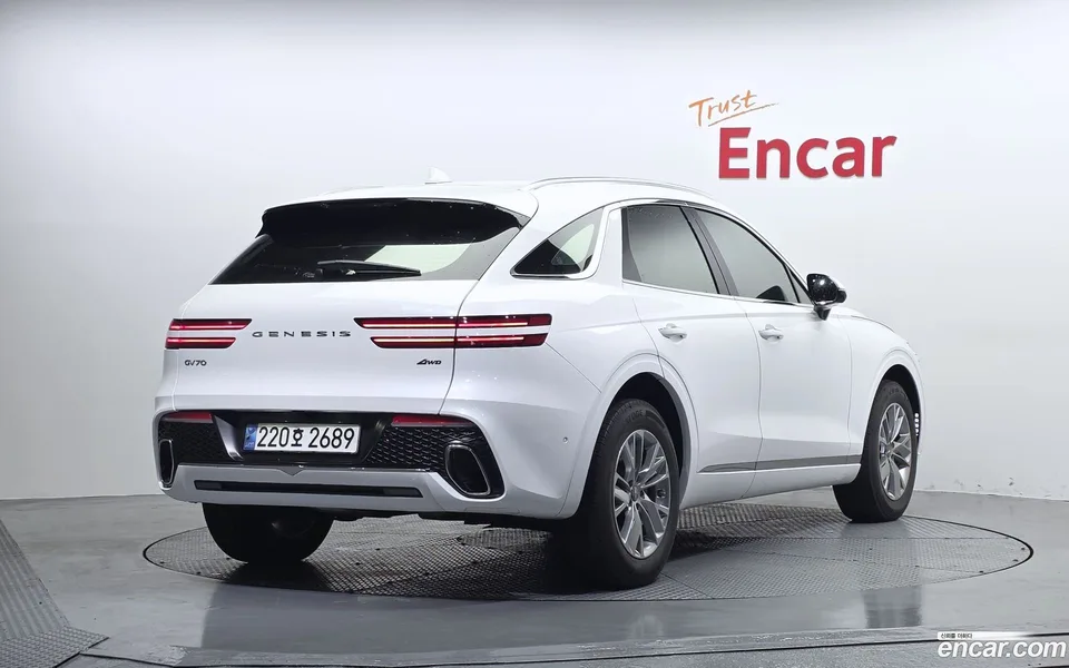 Genesis GV70 2.5T AWD 2023 — миниатюра 2