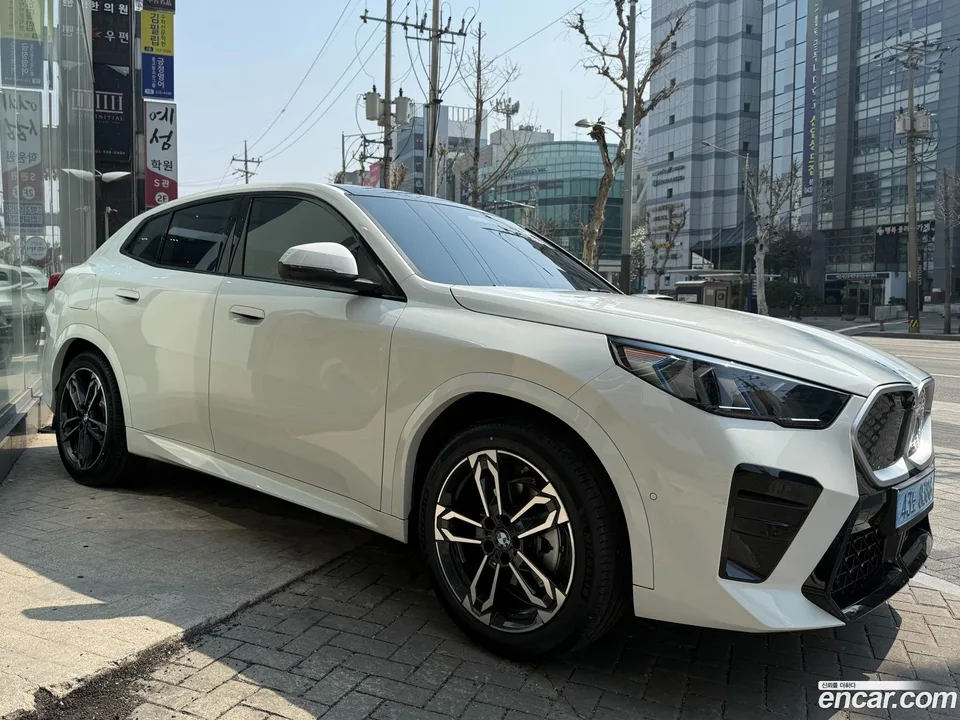 BMW iX2 eDrive 20 M 2026 — миниатюра 2